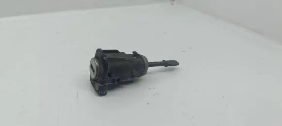 Volkswagen PASSAT B5.5 Front door lock (next to the handle) 3B0837167