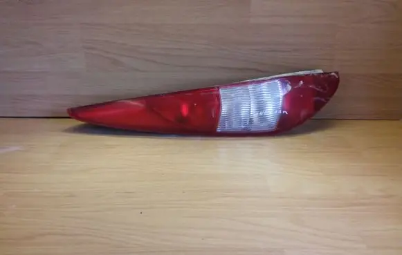 Ford Mondeo Mk III Rear/tail lights 1S7113405C
