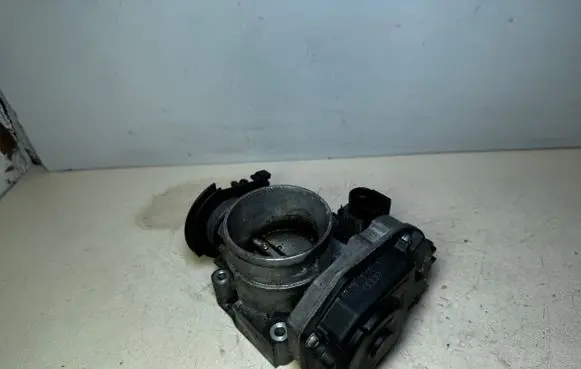 Volkswagen PASSAT B5 Throttle valve 058133063M 408237212003 408237212