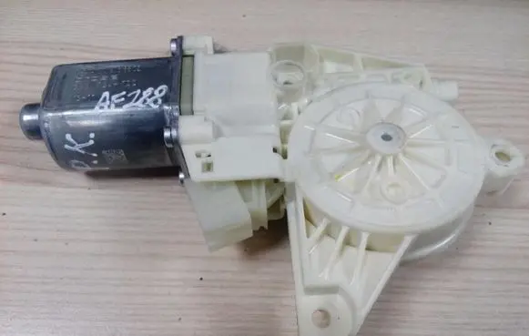 Mercedes-Benz E A207 Front door window regulator motor A2129066802 AF288