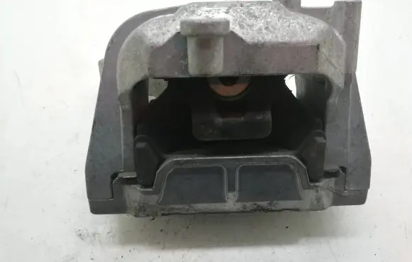 Volkswagen Golf V Engine mount bracket 1K0199262