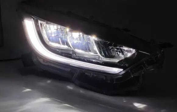 Toyota Yaris Headlight/headlamp 270770