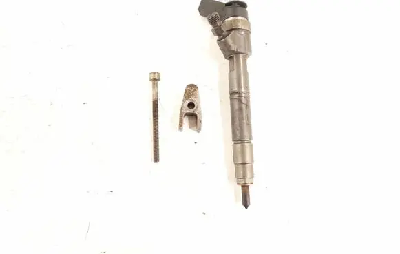 Mercedes-Benz B W245 Fuel injector 6400700787 A6400700787