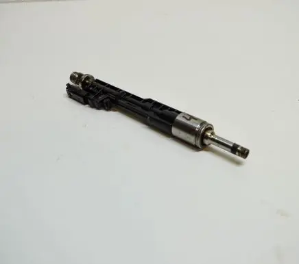 BMW X5 F15 Fuel injector 7639994