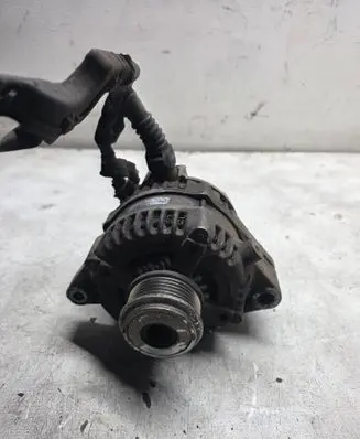 Toyota Corolla Verso AR10 Generator/alternator 2706027000