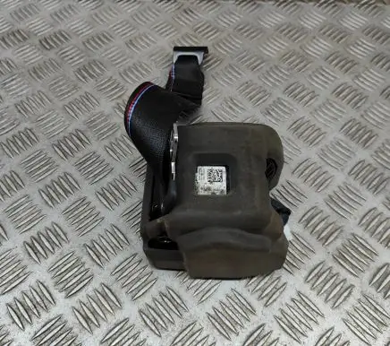 Rear seatbelt