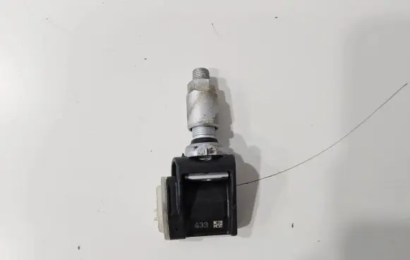 BMW 4 F32 F33 Tire pressure sensor 687695501 A0009052102 15276910