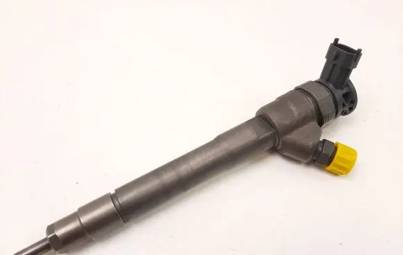 Renault Trafic III (X82) Fuel injector 0445110546