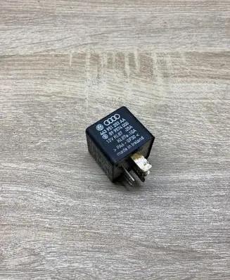 Volkswagen PASSAT B5 Other relay 443951253AA 899574000 219
