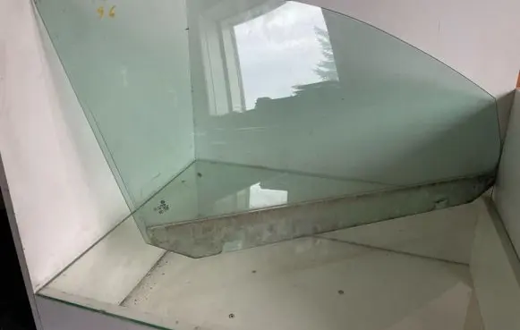 Volkswagen Golf VI Front door window glass four-door E000266 43R004583