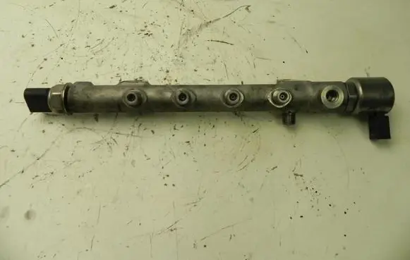 Mercedes-Benz E W212 Fuel distributor A6510700495 MB1011