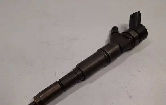 BMW 5 E39 Fuel injector 7785985 13537785985 13537785574