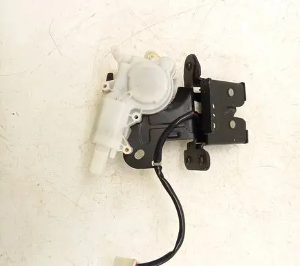 Mazda 3 I Tailgate/trunk/boot lock/catch/latch B6701