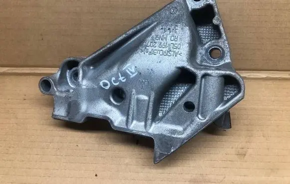 Skoda Octavia Mk4 Engine mounting bracket 05L199207
