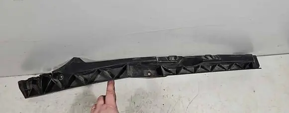 Skoda Octavia Mk2 (1Z) Front bumper mounting bracket 1Z0807184D