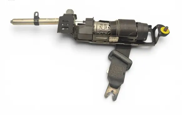 Volvo V50 Front seatbelt 3039517427