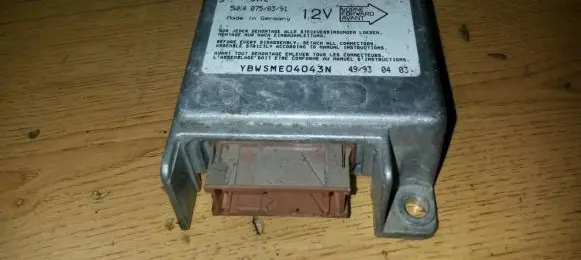 Volkswagen PASSAT B4 Airbag control unit/module 357959656 5WK4075