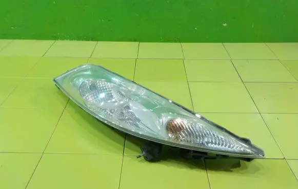 Nissan Juke I F15 Headlight/headlamp PRZOD