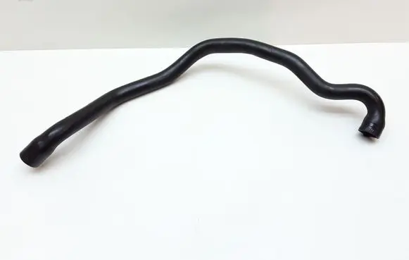 Volvo V70 Breather hose/pipe 8692241