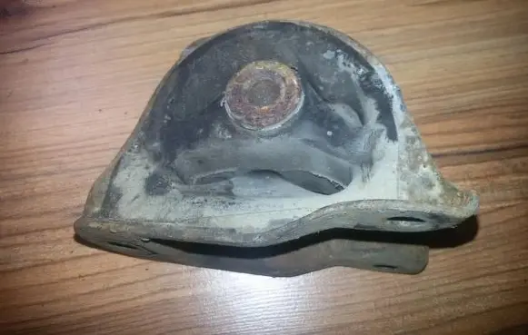 Rover 214 - 216 - 220 Engine mount bracket 