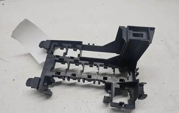 Audi Q7 4L Relay mounting block 4L1937503