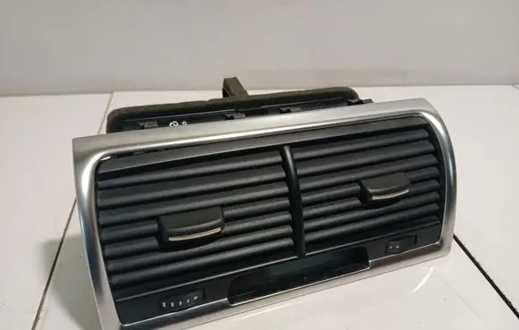 Audi Q7 4L Dash center air vent grill 4L0820951