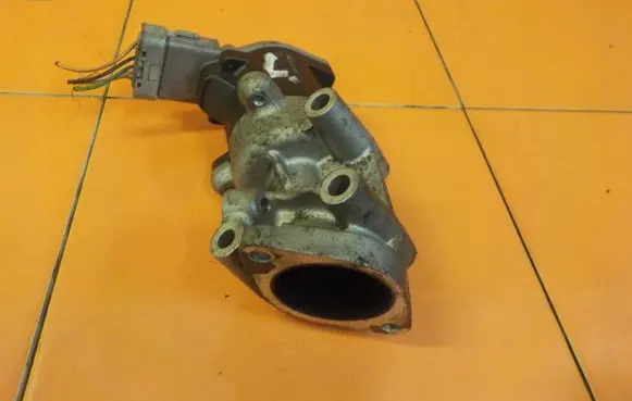 Jaguar S-Type EGR thermostat 4R8Q9D475A