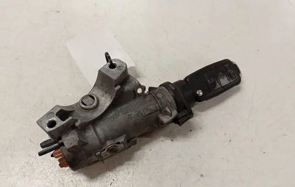 Volkswagen Polo IV 9N3 Ignition lock 4B0905851