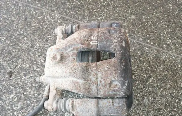 Opel Combo C Front brake caliper