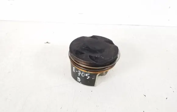 Mercedes-Benz C W205 Piston with connecting rod A1770300800