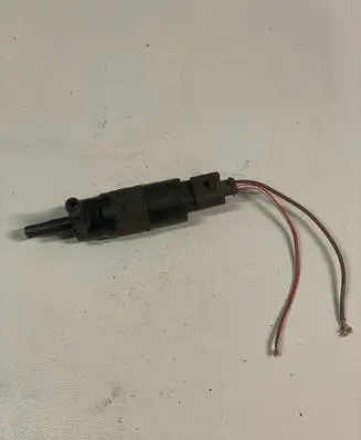 Volkswagen Golf VI Headlight washer pump 3B7955681 001016