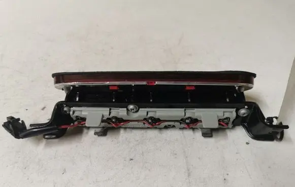 KIA Sorento Third/center stoplight 927003E0