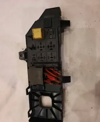 Opel Signum Fuse module 13181984