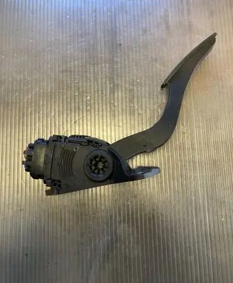 Suzuki Grand Vitara II Accelerator throttle pedal I590065J02 6PV00907400