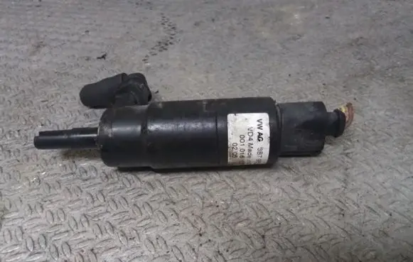 Volkswagen Touran I Headlight washer pump 3B7955681