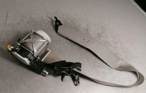 Mercedes-Benz GL X164 Third row seat belt A1648602185