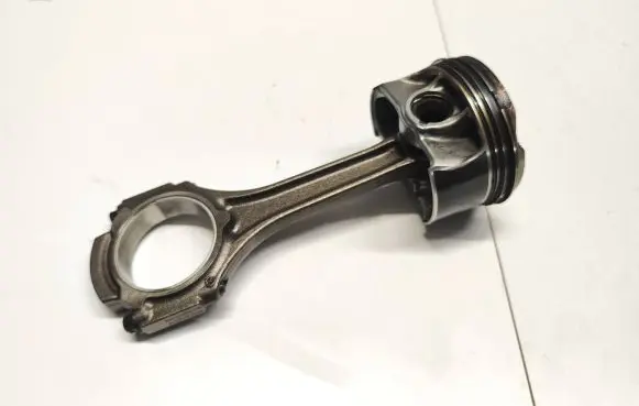 Mercedes-Benz C AMG W205 Piston with connecting rod A17700Q06 A17700