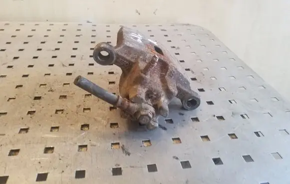 Mitsubishi Pajero Rear brake caliper