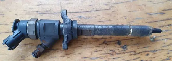 Peugeot 5008 Fuel injector 0445110297
