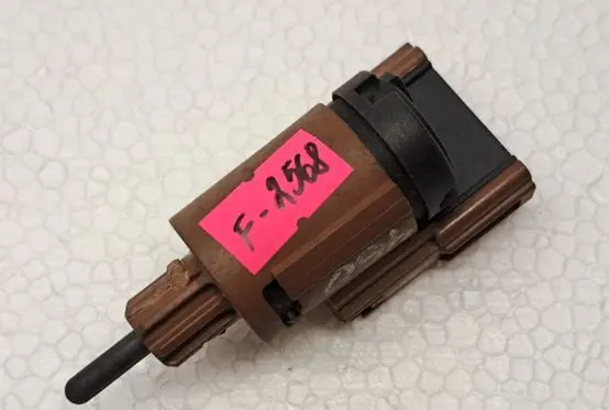 Volkswagen PASSAT B6 Brake pedal sensor switch 3B0945511