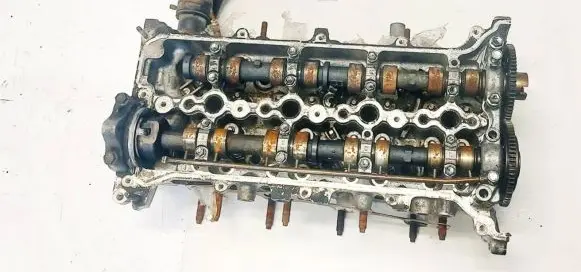 Toyota Avensis T270 Engine head 91819006