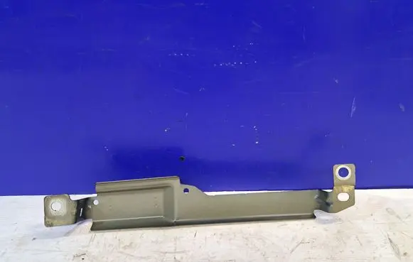 Fender mounting bracket