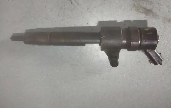 Opel Zafira B Fuel injector 0445110276