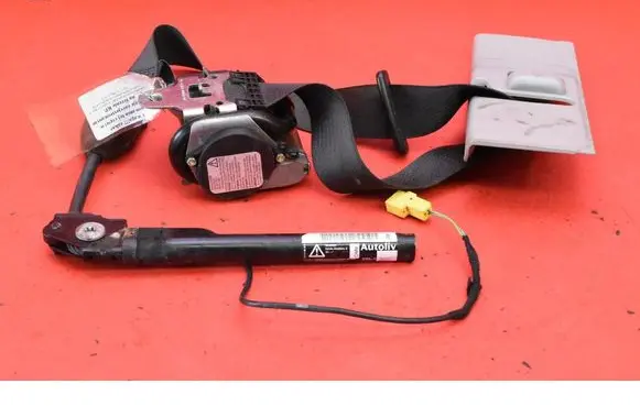 Chevrolet Cruze Front seatbelt F13297098