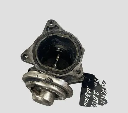 Volkswagen Touran I EGR valve 038129637D