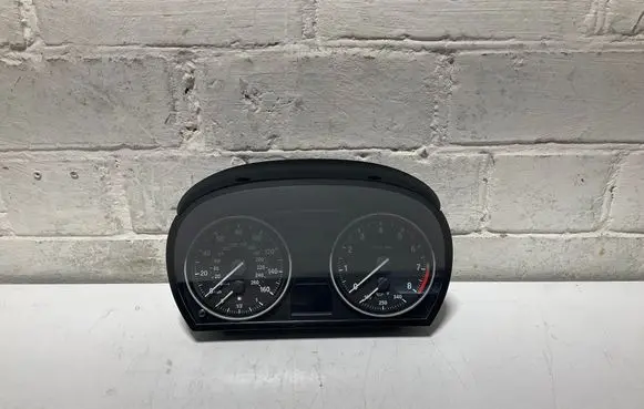 Speedometer (instrument cluster)