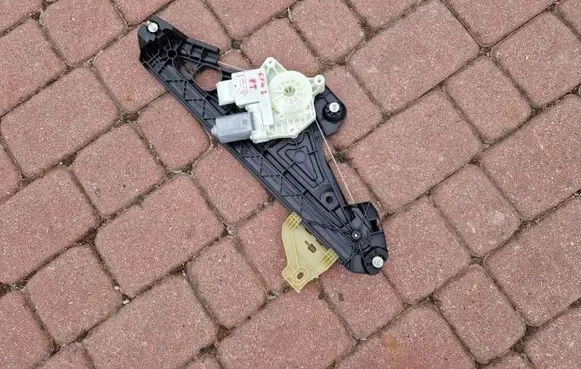 Renault Captur II Rear window lifting mechanism without motor 827209371R