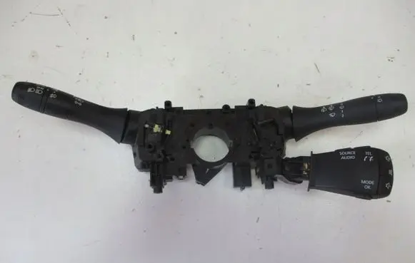 Dacia Duster Wiper turn signal indicator stalk/switch