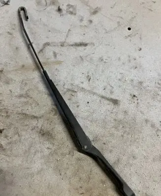 Mercedes-Benz ML W163 Front wiper blade arm