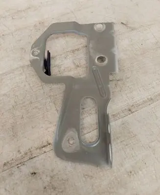 Opel Vivaro Fender mounting bracket